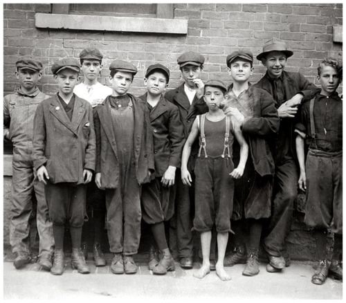Young mill workers - Massachesetts, 1911.